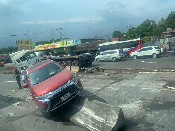 Đồng Nai: Liên tiếp xảy ra tai nạn, quốc lộ 51 ùn tắc nhiều giờ - 2