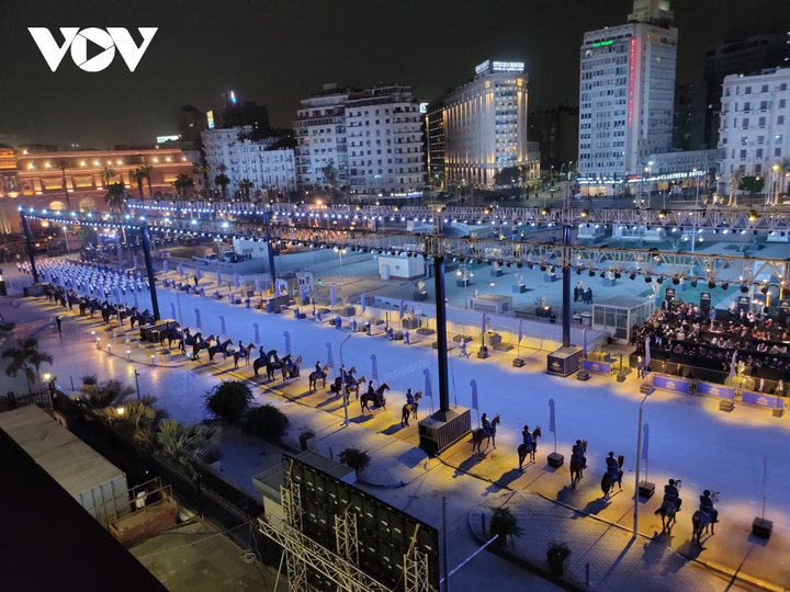 Ảnh: Choáng ngợp lễ rước xác ướp hoàng gia tại Ai Cập - 2