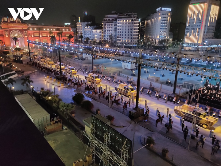 Ảnh: Choáng ngợp lễ rước xác ướp hoàng gia tại Ai Cập - 7