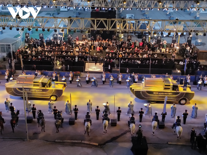 Ảnh: Choáng ngợp lễ rước xác ướp hoàng gia tại Ai Cập - 8