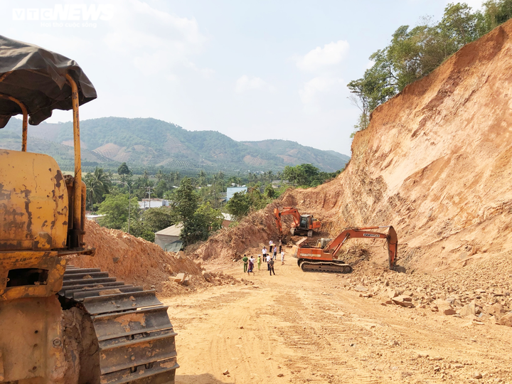 Chống sạt lở lại gây sạt lở ở Đồng Nai: Chủ đầu tư nhận sai, UBND huyện nói gì? - 6