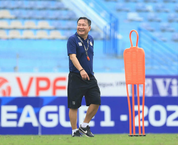 HLV Hoàng Văn Phúc có buổi tập đầu tiên cùng Hà Nội FC - 4