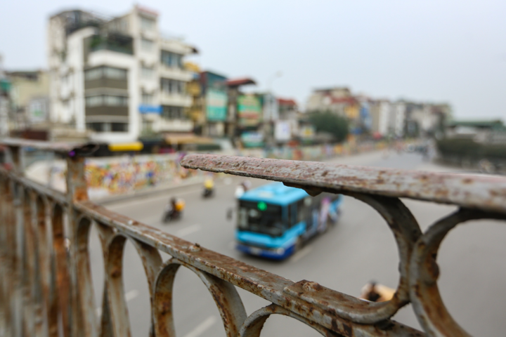Cầu Long Biên xuống cấp nặng, xuất hiện nhiều lỗ hổng, vết nứt - 10