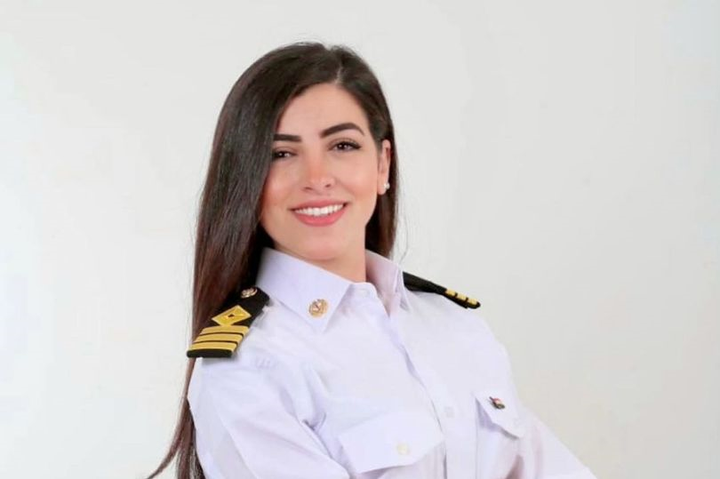 Nữ thuyền trưởng xinh đẹp chịu tiếng oan trong vụ tàu hàng mắc kẹt kênh Suez - 1