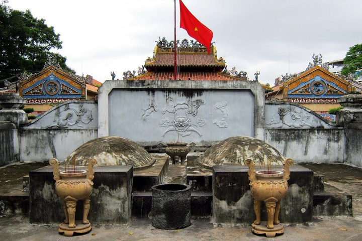 Lăng Ông Bà Chiểu: Ngôi đền cổ nhất Sài Gòn nhưng rất được lòng giới trẻ - 9