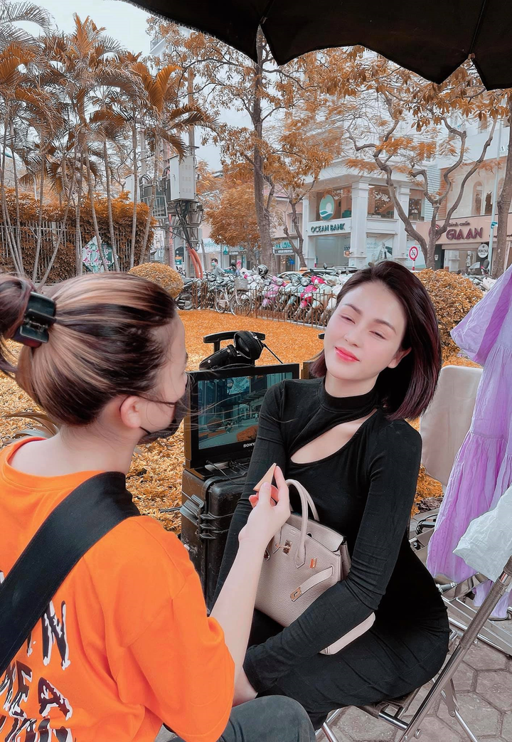 'Hướng dương ngược nắng': Minh trút bỏ vẻ quê mùa, trở nên gợi cảm, sành điệu - 5