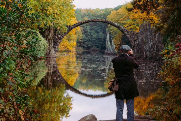 Khám phá bí mật 'Cây cầu của quỷ' nằm giữa rừng cây, tự đổi màu qua các mùa - 3