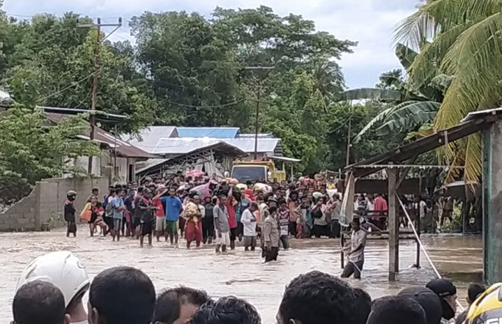 Ảnh: Lũ lụt và lở đất tại Indonesia và Timor Leste, hơn 75 người thiệt mạng - 8