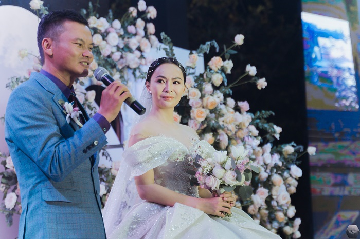 Mỹ Ngọc Bolero diện váy tiền tỷ trong đám cưới - 4
