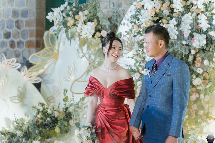 Mỹ Ngọc Bolero diện váy tiền tỷ trong đám cưới - 1