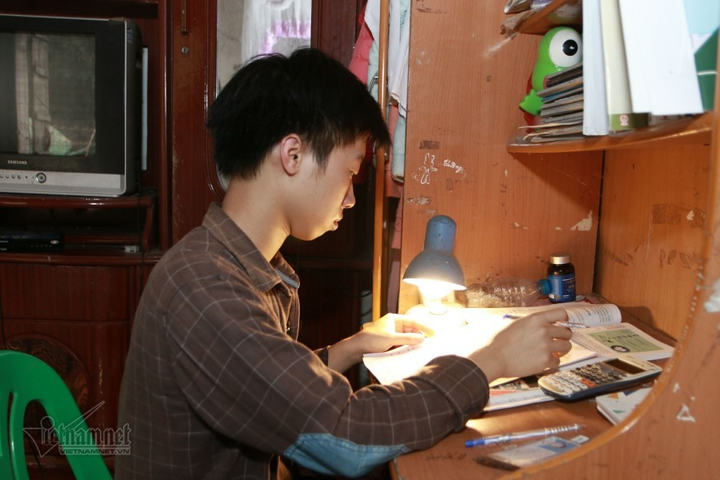 Nghị lực của cậu học trò nghèo vào đội tuyển Toán quốc gia - 2