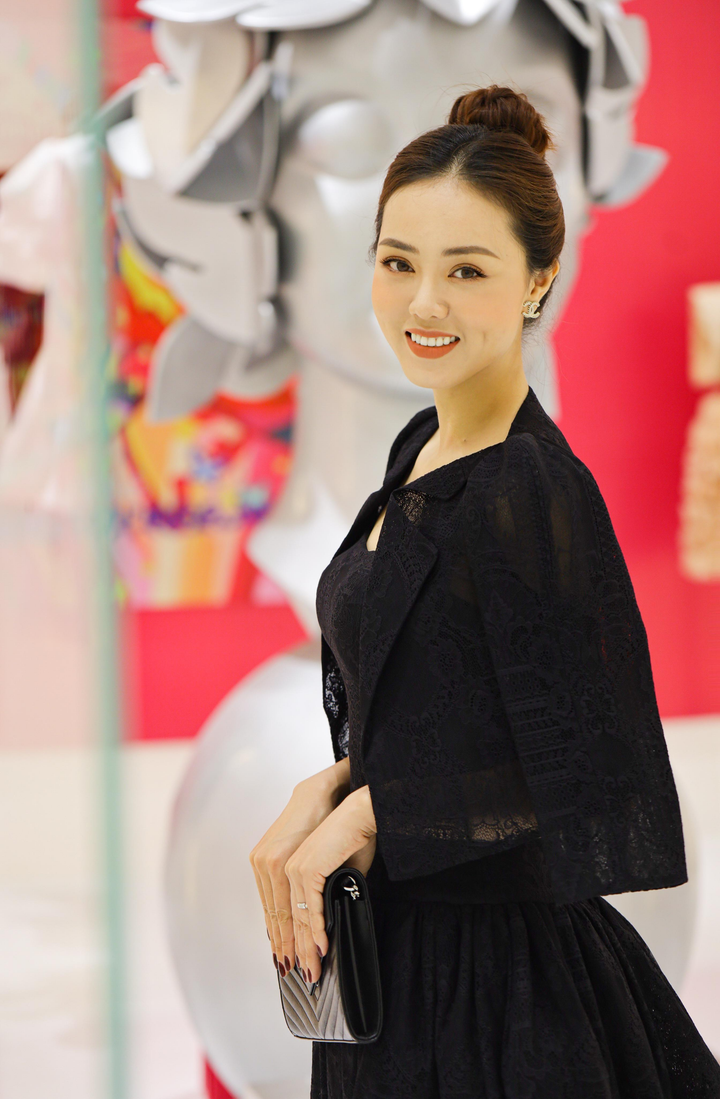 Vợ kém 15 tuổi của NSND Công Lý ngày càng xinh đẹp - 6