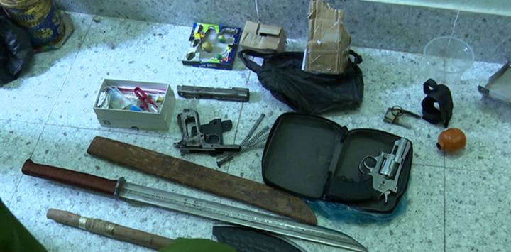 Khởi tố 4 kẻ trong băng nhóm xã hội đen chuyên cho vay nặng lãi ở Tiền Giang - 2