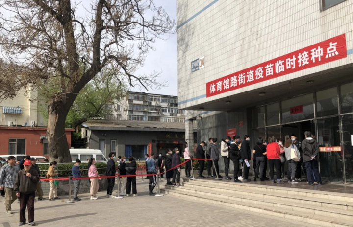 Dân không chịu tiêm vaccine 'nội địa', Bắc Kinh tặng trứng để thuyết phục - 1