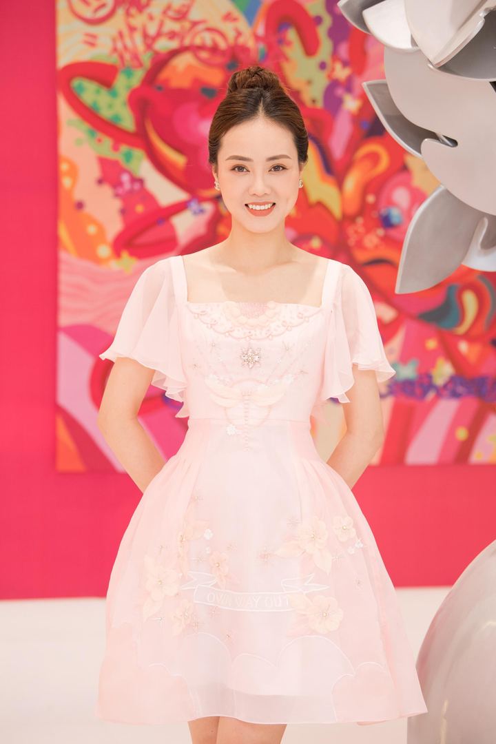 Vợ kém 15 tuổi của NSND Công Lý ngày càng xinh đẹp - 2