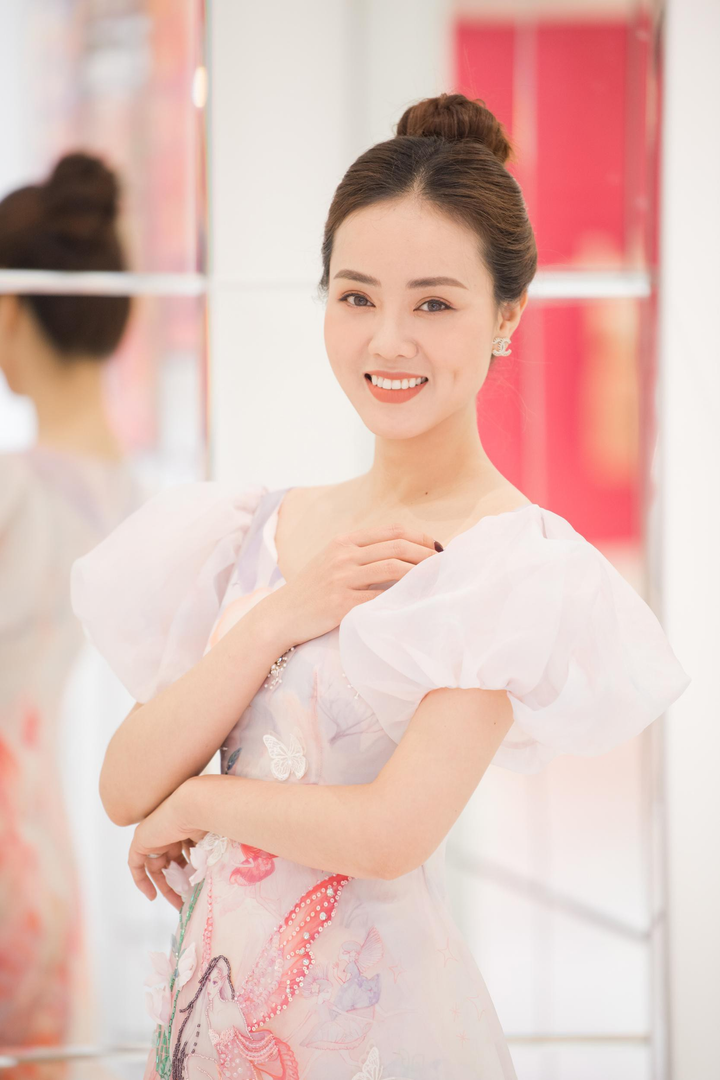 Vợ kém 15 tuổi của NSND Công Lý ngày càng xinh đẹp - 3