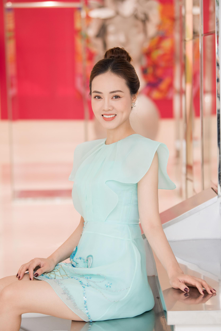 Vợ kém 15 tuổi của NSND Công Lý ngày càng xinh đẹp - 10