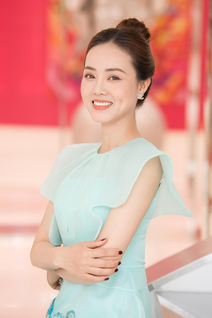 Vợ kém 15 tuổi của NSND Công Lý ngày càng xinh đẹp - 11