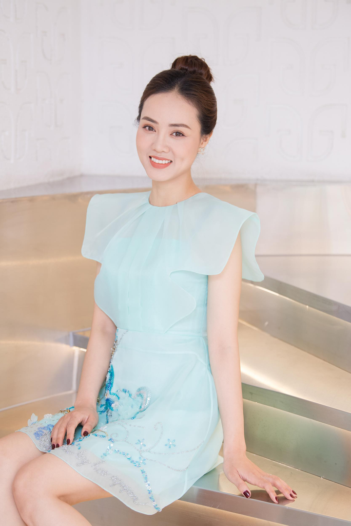 Vợ kém 15 tuổi của NSND Công Lý ngày càng xinh đẹp - 12