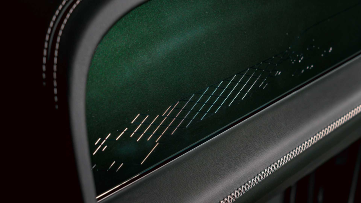 Ngắm SUV siêu sang Bentley Bentayga xanh ngọc lục bảo độc nhất vô nhị - 5