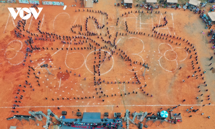 Chiêm ngưỡng màn múa khèn, múa khăn tuyệt đẹp của học sinh Mù Cang Chải - 1