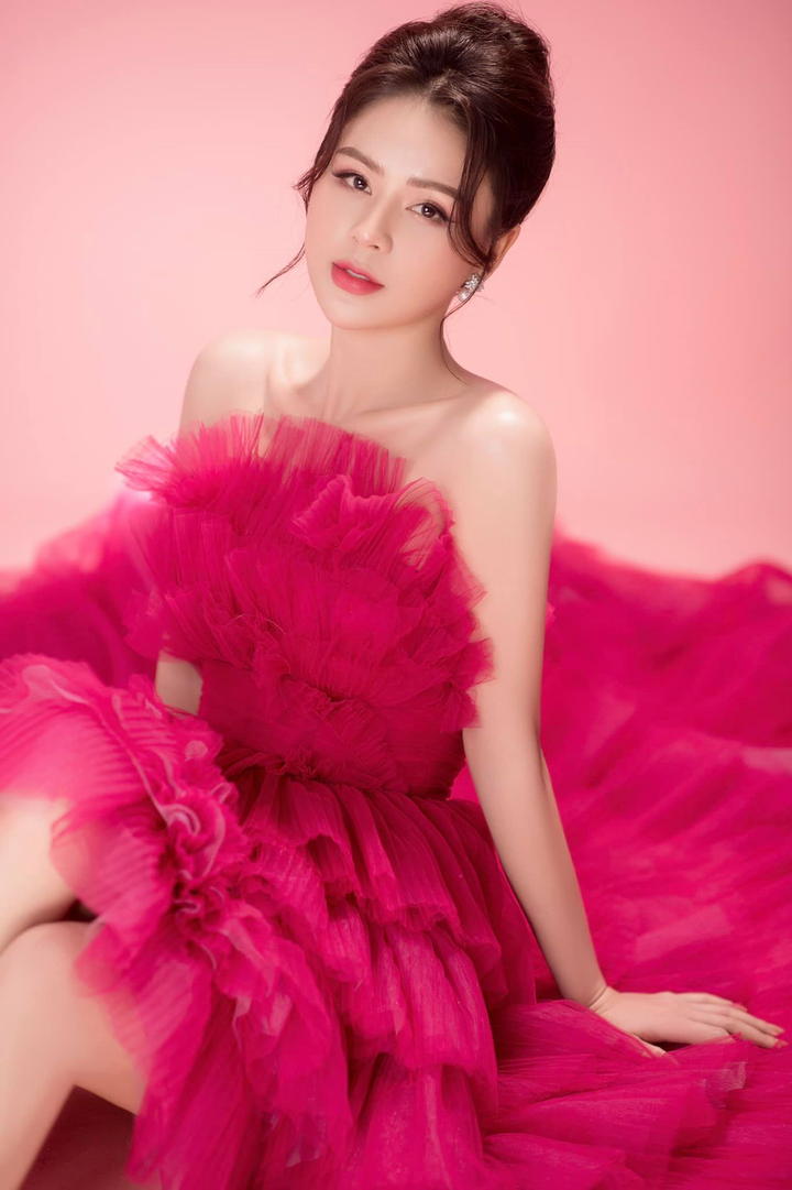 Minh của 'Hướng dương ngược nắng' khoe vai trần nuột như lụa - 2