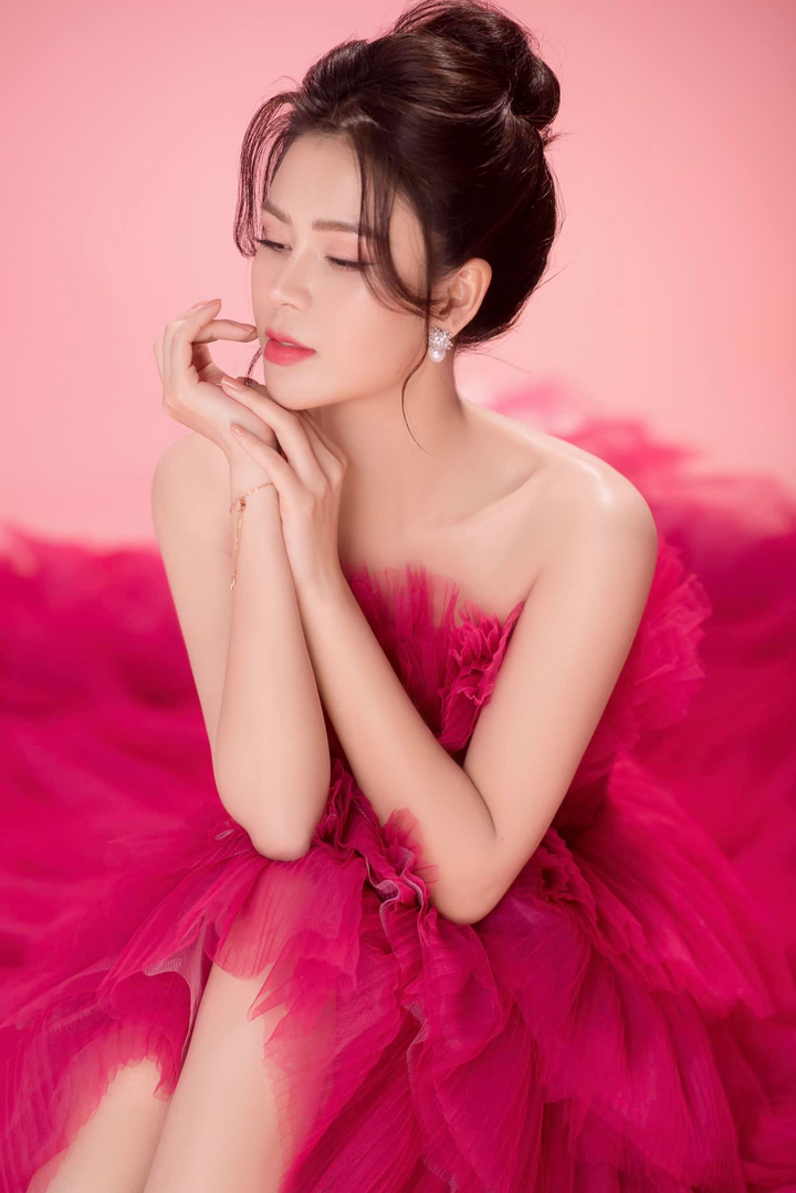 Minh của 'Hướng dương ngược nắng' khoe vai trần nuột như lụa - 3