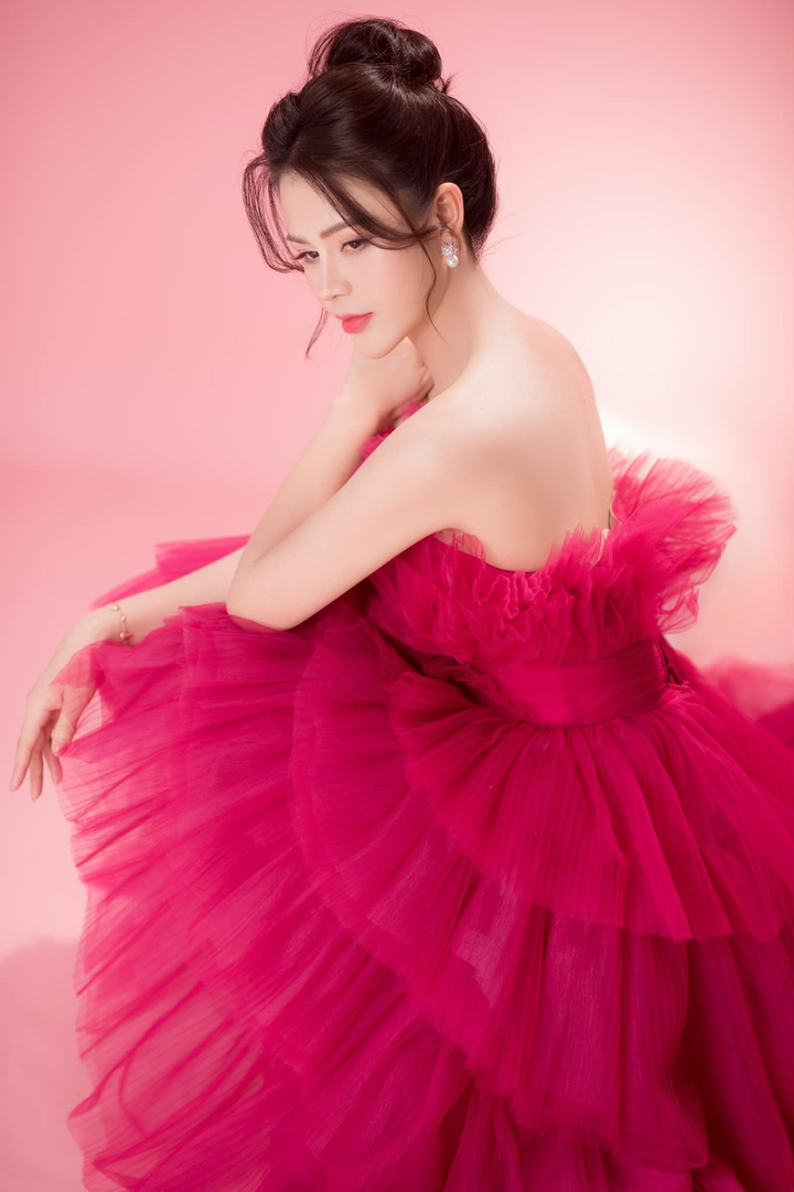 Minh của 'Hướng dương ngược nắng' khoe vai trần nuột như lụa - 4