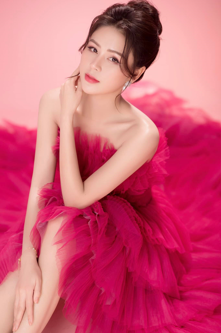 Minh của 'Hướng dương ngược nắng' khoe vai trần nuột như lụa - 1