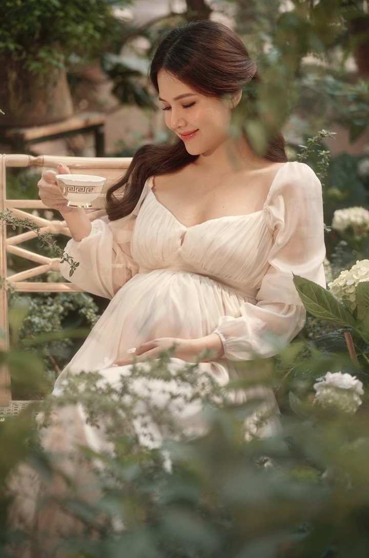 Ảnh: Phanh Lee 'Ghét thì yêu thôi' gợi cảm dù sắp sinh con đầu lòng - 3