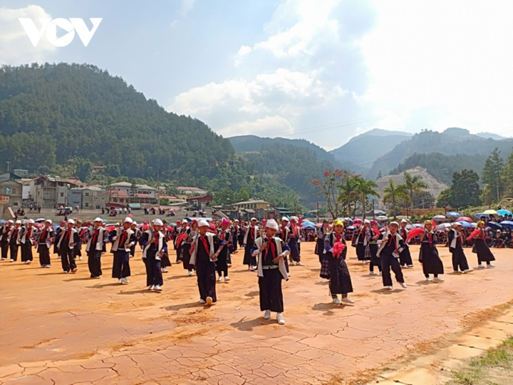 Chiêm ngưỡng màn múa khèn, múa khăn tuyệt đẹp của học sinh Mù Cang Chải - 5