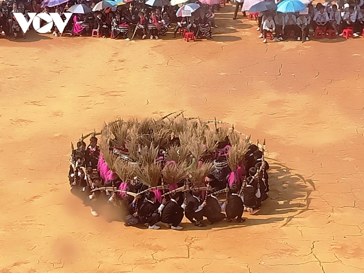 Chiêm ngưỡng màn múa khèn, múa khăn tuyệt đẹp của học sinh Mù Cang Chải - 7