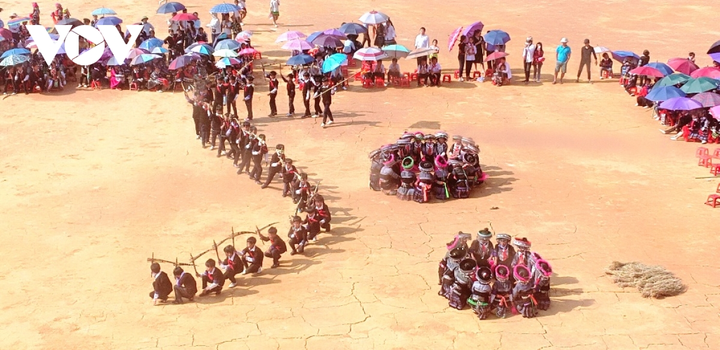 Chiêm ngưỡng màn múa khèn, múa khăn tuyệt đẹp của học sinh Mù Cang Chải - 8