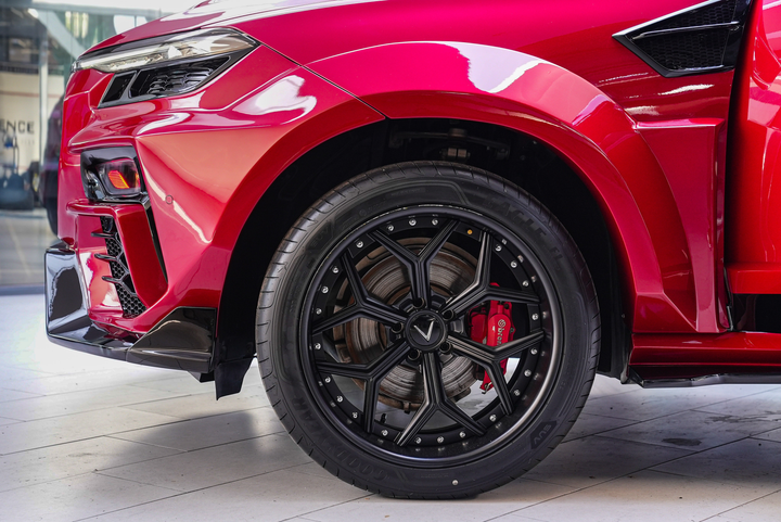VinFast Lux SA2.0 độ theo phong cách của siêu SUV Lamborghini Urus - 12
