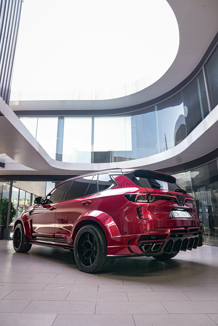 VinFast Lux SA2.0 độ theo phong cách của siêu SUV Lamborghini Urus - 5