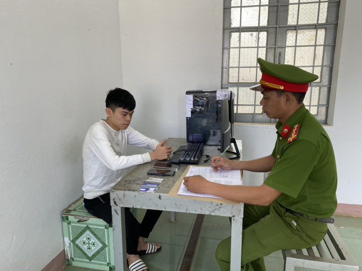 Triệt phá nhóm lừa đảo hàng tỷ đồng qua mạng - 3