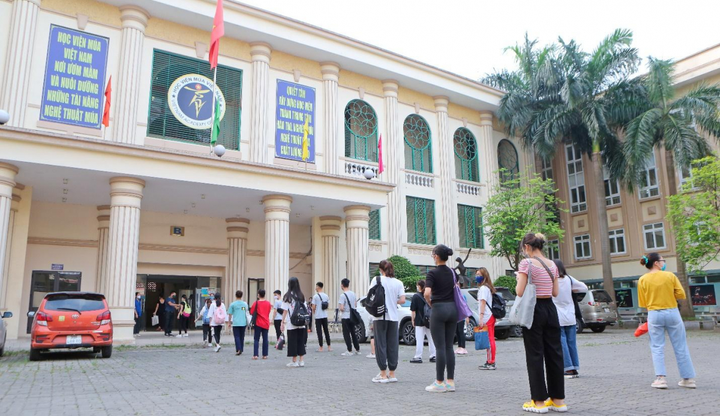 'Học sinh được cấp bằng nhưng trách nhiệm của lãnh đạo trường Múa thì sao?' - 1