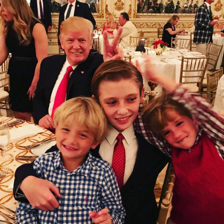 Ảnh quý tử Barron Trump bên 10 đứa cháu khiến dân mạng mê mẩn - 2
