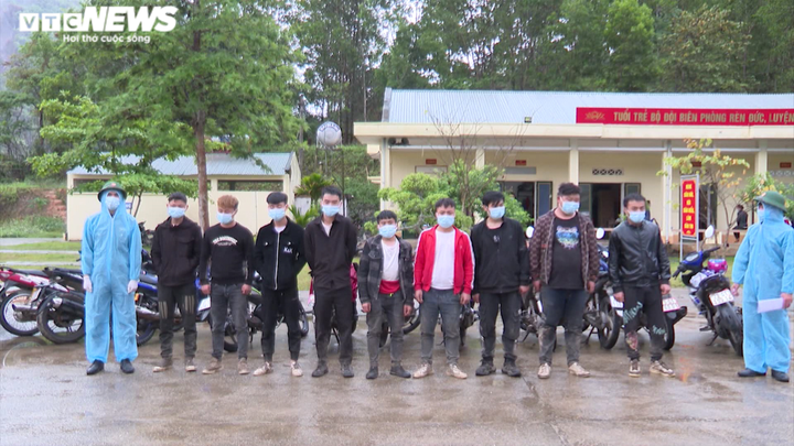 Bắt 10 người Việt Nam đưa 11 công dân Trung Quốc sang Lào trái phép - 1