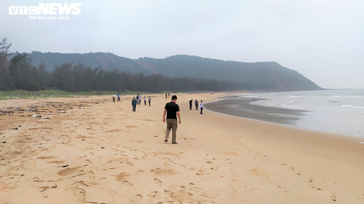 Công an Nghệ An điều tra nguyên nhân cá chết hàng loạt ở biển Nghi Thiết - 1