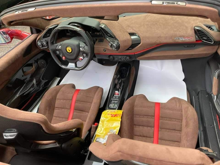 Ferrari 488 Pista Spider thứ hai bất ngờ xuất hiện tại Việt Nam - 7