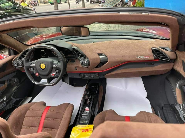 Ferrari 488 Pista Spider thứ hai bất ngờ xuất hiện tại Việt Nam - 8