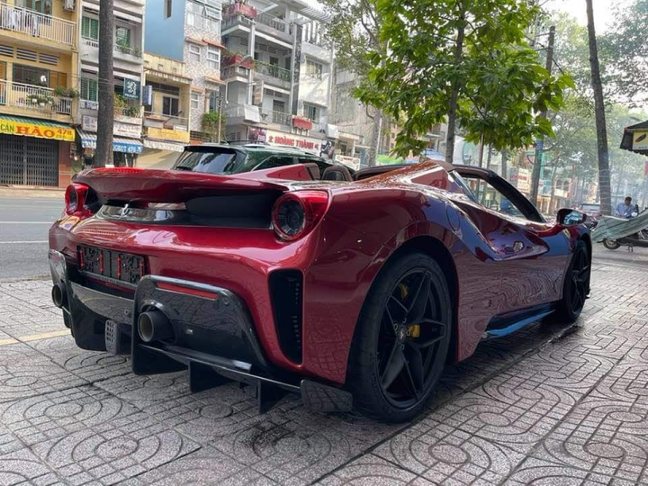 Ferrari 488 Pista Spider thứ hai bất ngờ xuất hiện tại Việt Nam - 4