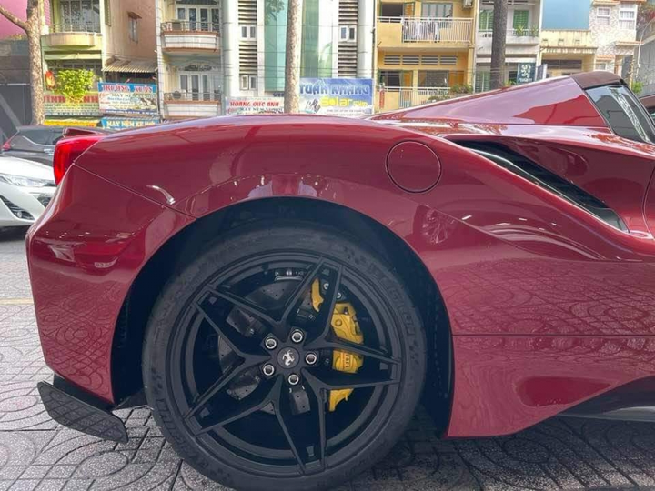 Ferrari 488 Pista Spider thứ hai bất ngờ xuất hiện tại Việt Nam - 11