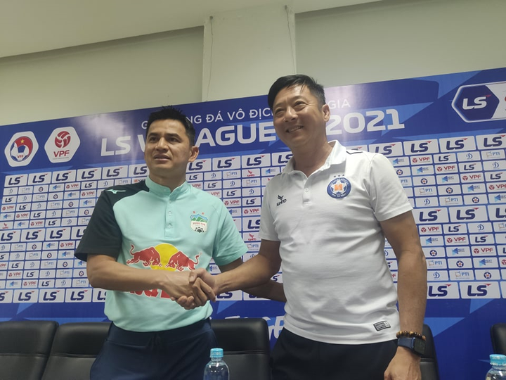 HLV Kiatisak: Đấu SHB Đà Nẵng, HAGL giành 1 điểm là thành công - 1