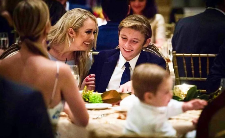 Ảnh quý tử Barron Trump bên 10 đứa cháu khiến dân mạng mê mẩn - 3