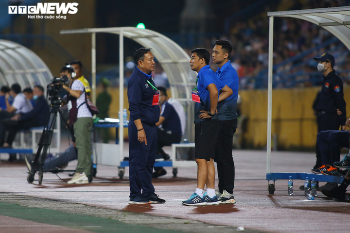 Hà Nội FC lần đầu thua Viettel: Bầu Hiển khó chịu, Quang Hải ngửa mặt than trời - 8