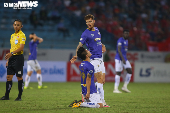 Hà Nội FC lần đầu thua Viettel: Bầu Hiển khó chịu, Quang Hải ngửa mặt than trời - 9