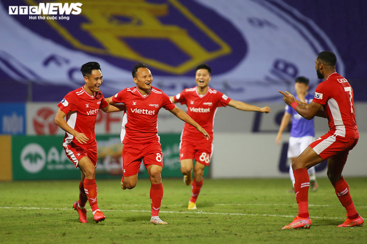 Hà Nội FC lần đầu thua Viettel: Bầu Hiển khó chịu, Quang Hải ngửa mặt than trời - 3