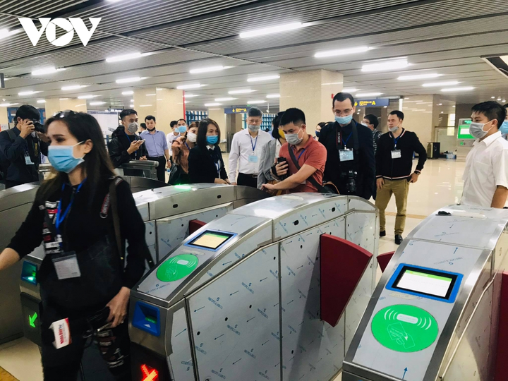 Tàu Cát Linh-Hà Đông chạy từ 5h sáng đến 23h đêm, giá vé cao nhất 15.000 đồng - 2